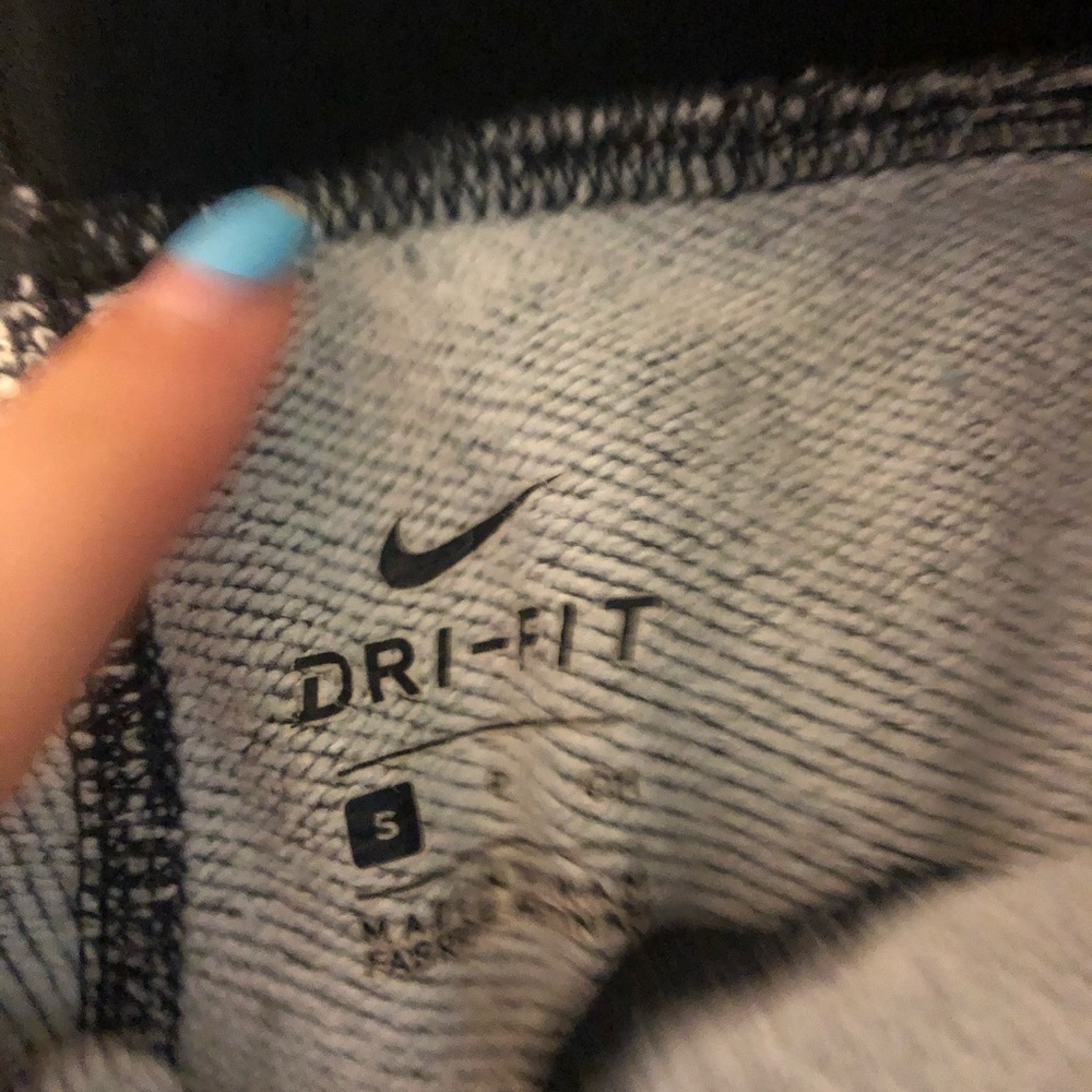 Cropped Nike Sweatpants - Picture 3 of 3